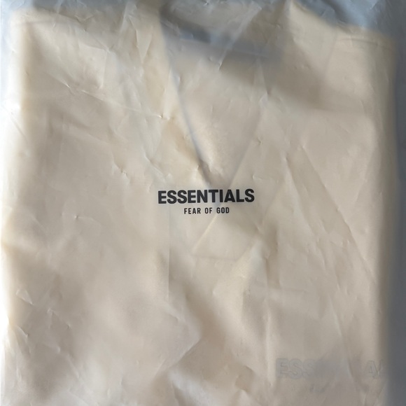 Fear of God Essentials Cream Polo - Picture 8 of 9